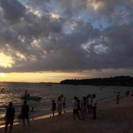 White Beach Hotel Sihanoukville Bagian luar foto