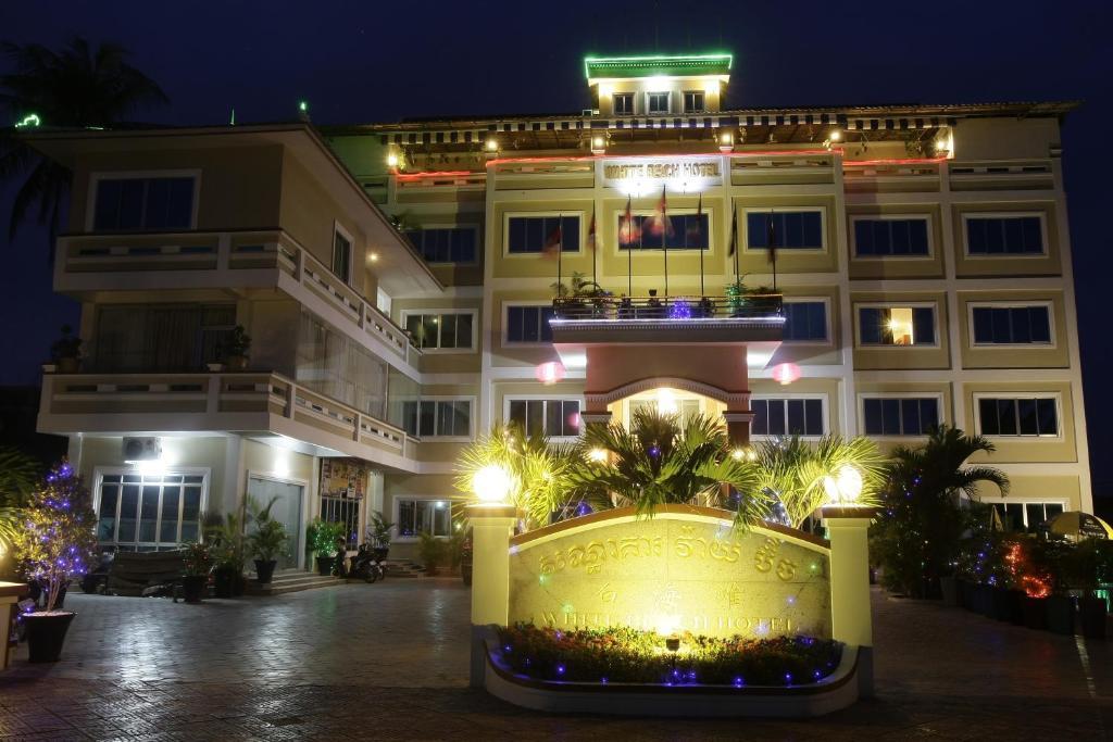 White Beach Hotel Sihanoukville Bagian luar foto