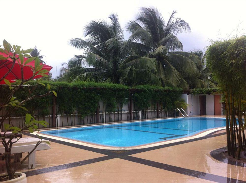 White Beach Hotel Sihanoukville Bagian luar foto