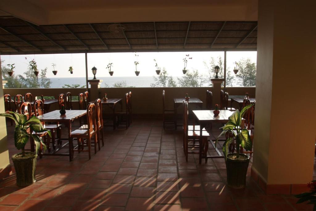 White Beach Hotel Sihanoukville Bagian luar foto