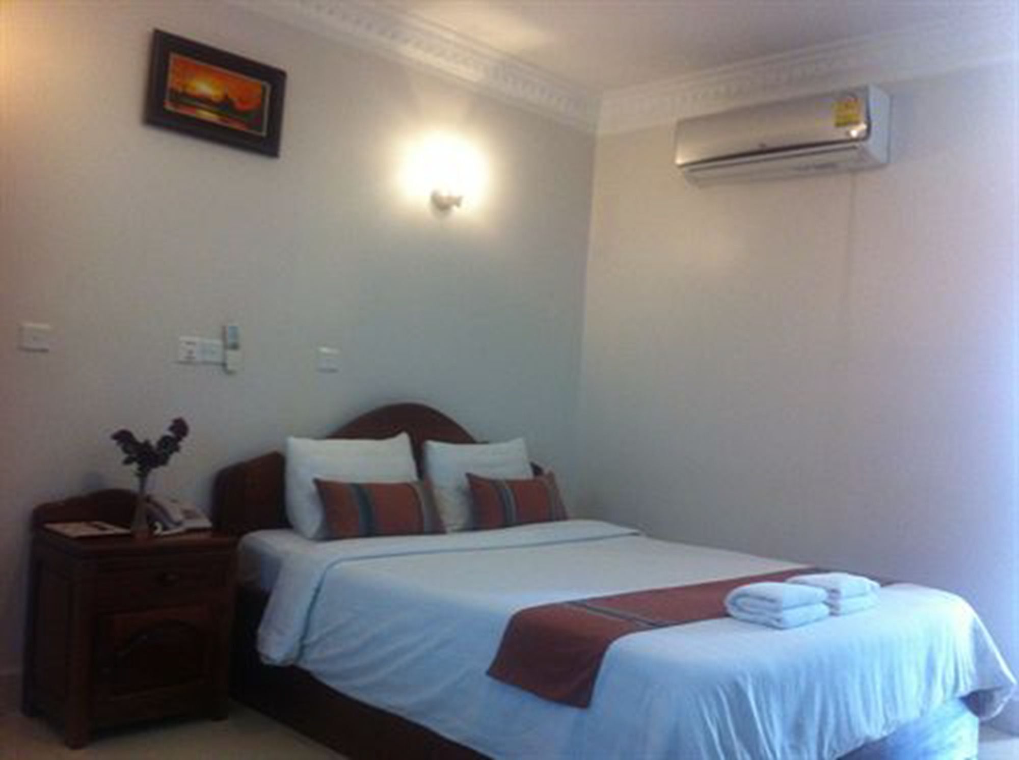 White Beach Hotel Sihanoukville Bagian luar foto