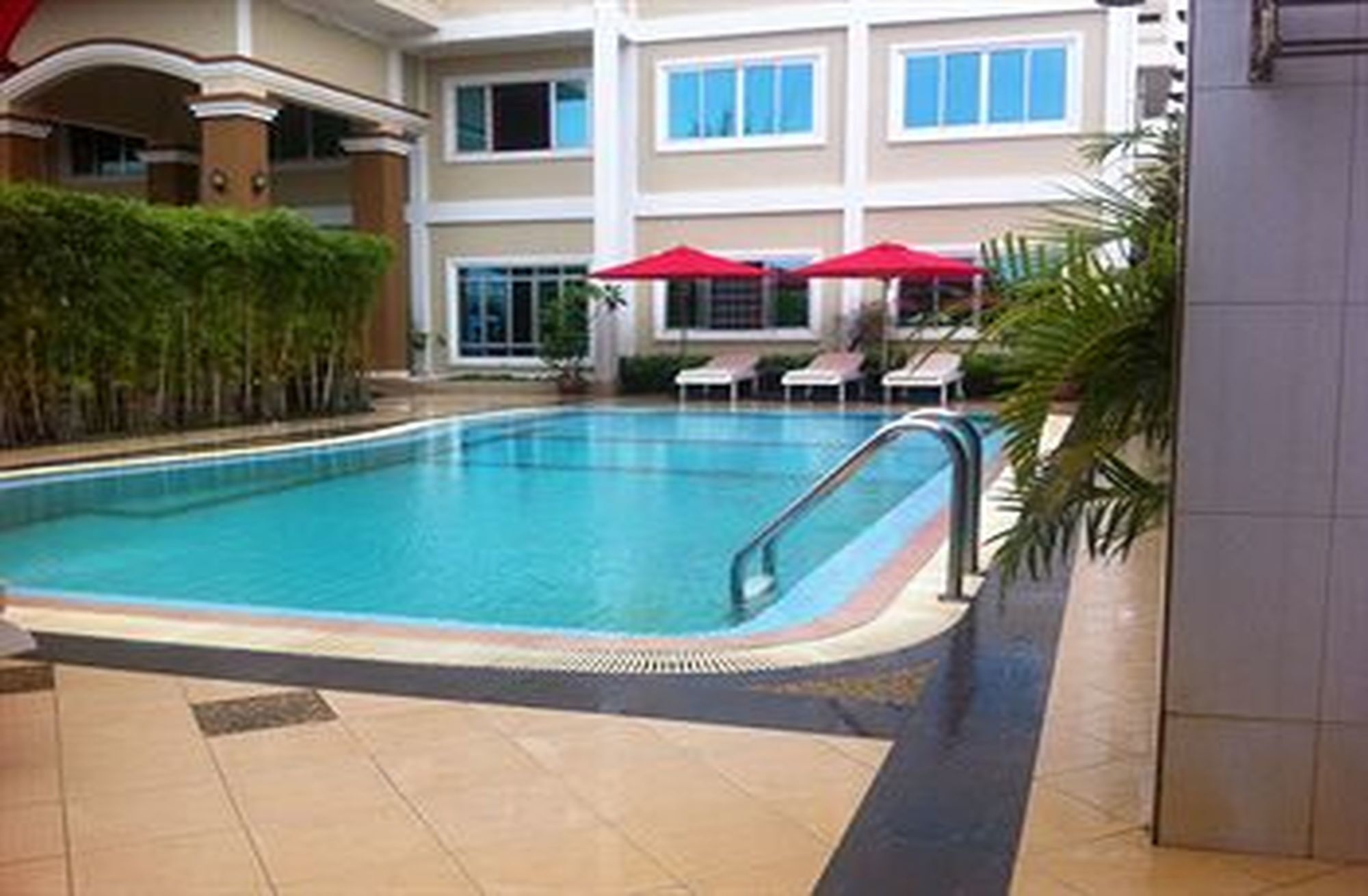White Beach Hotel Sihanoukville Bagian luar foto