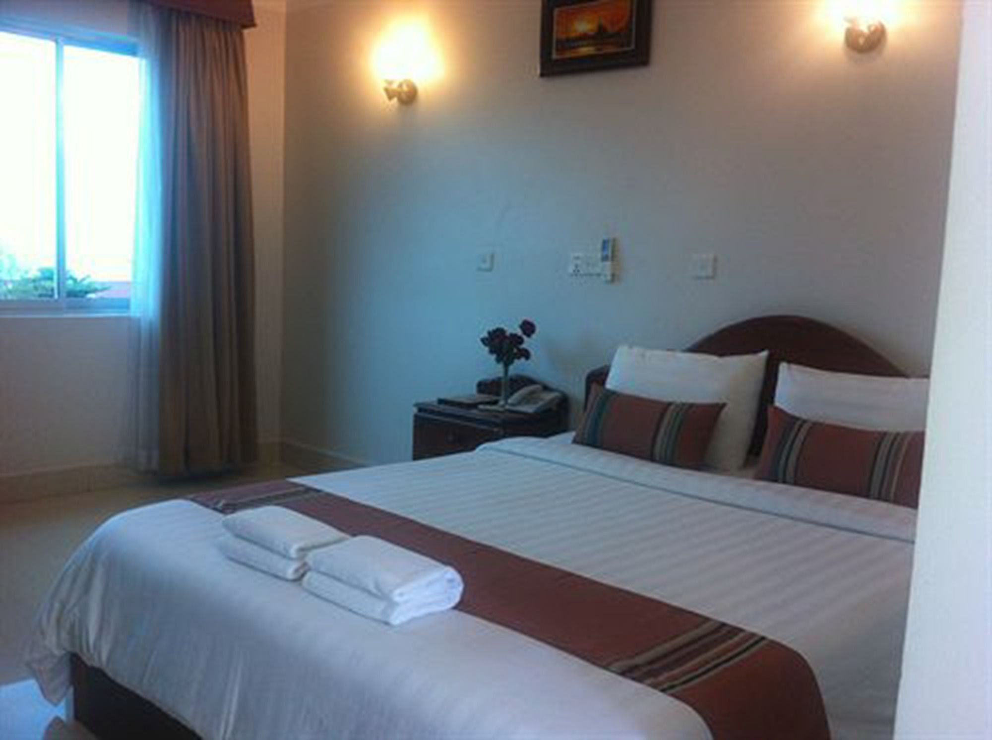 White Beach Hotel Sihanoukville Bagian luar foto