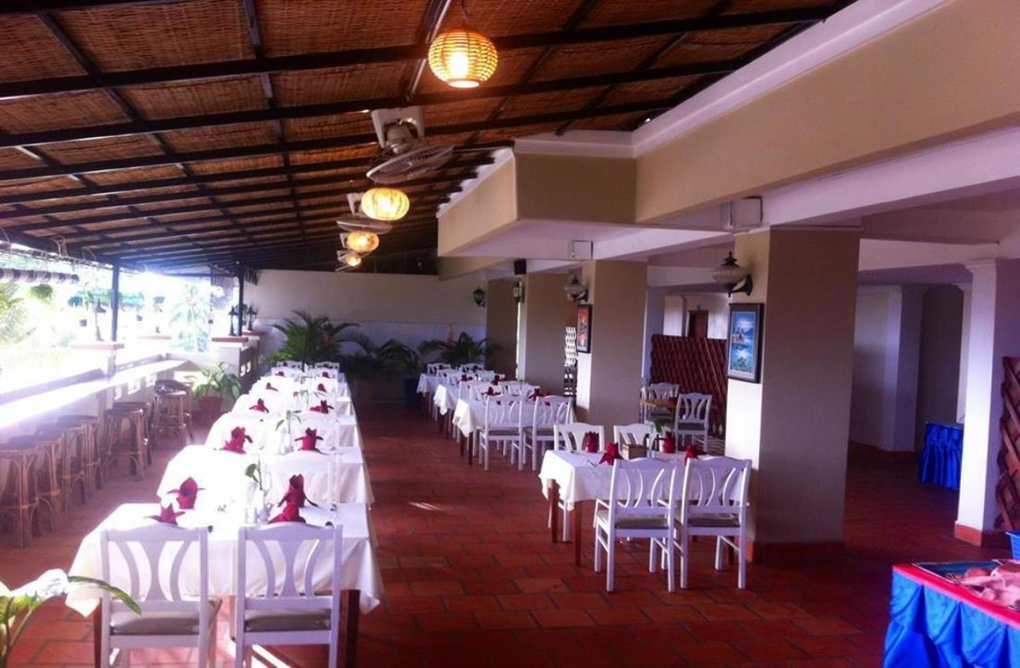 White Beach Hotel Sihanoukville Bagian luar foto