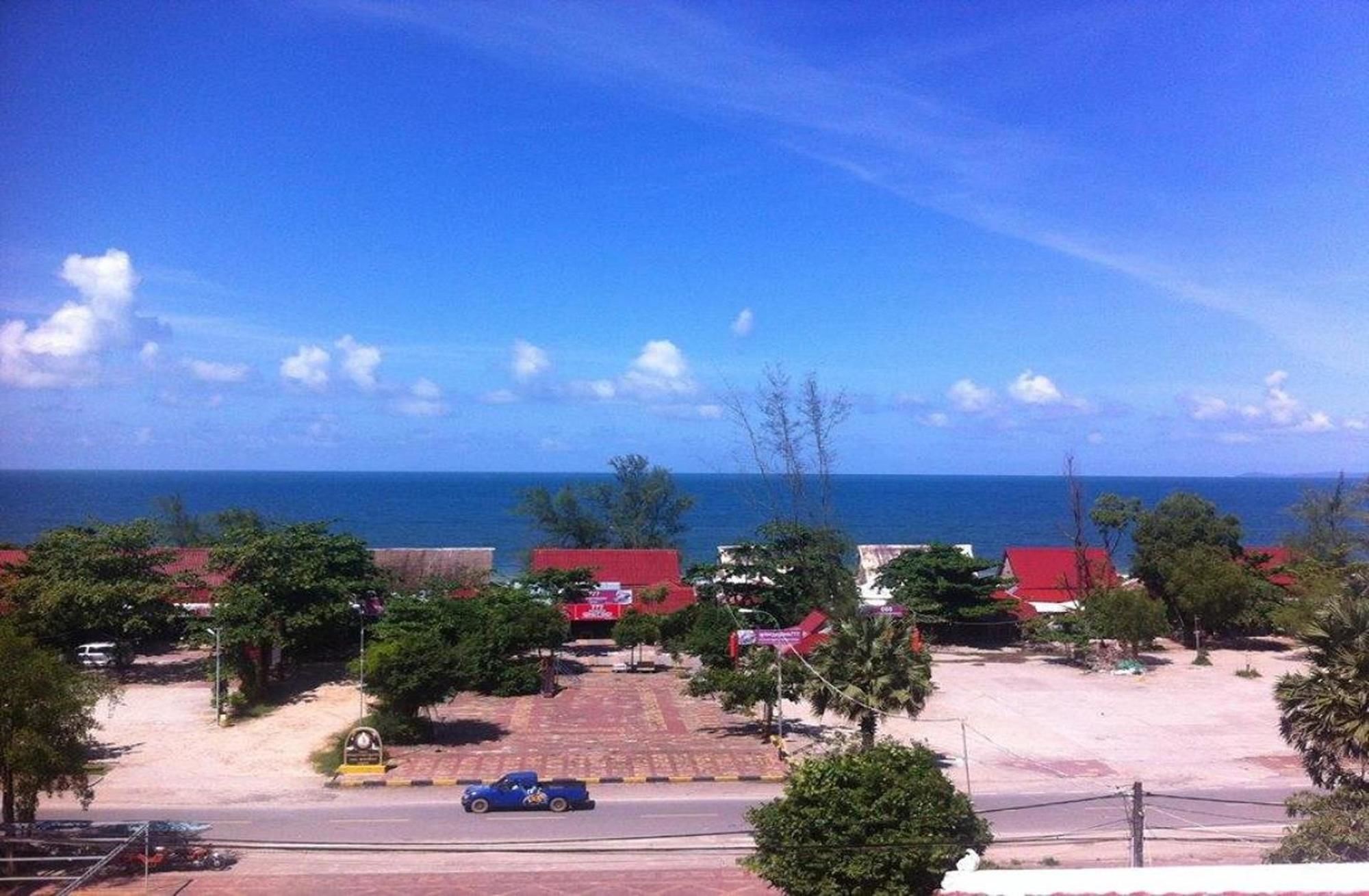 White Beach Hotel Sihanoukville Bagian luar foto