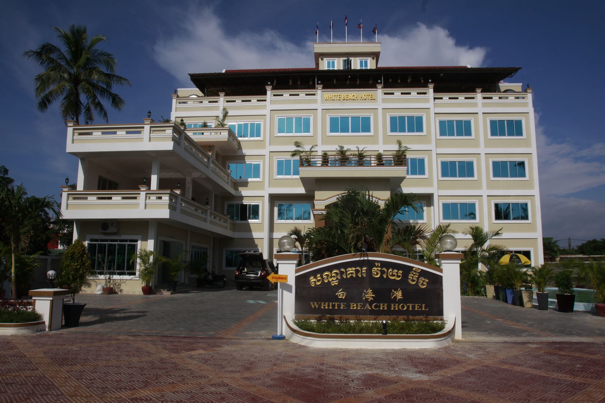 White Beach Hotel Sihanoukville Bagian luar foto
