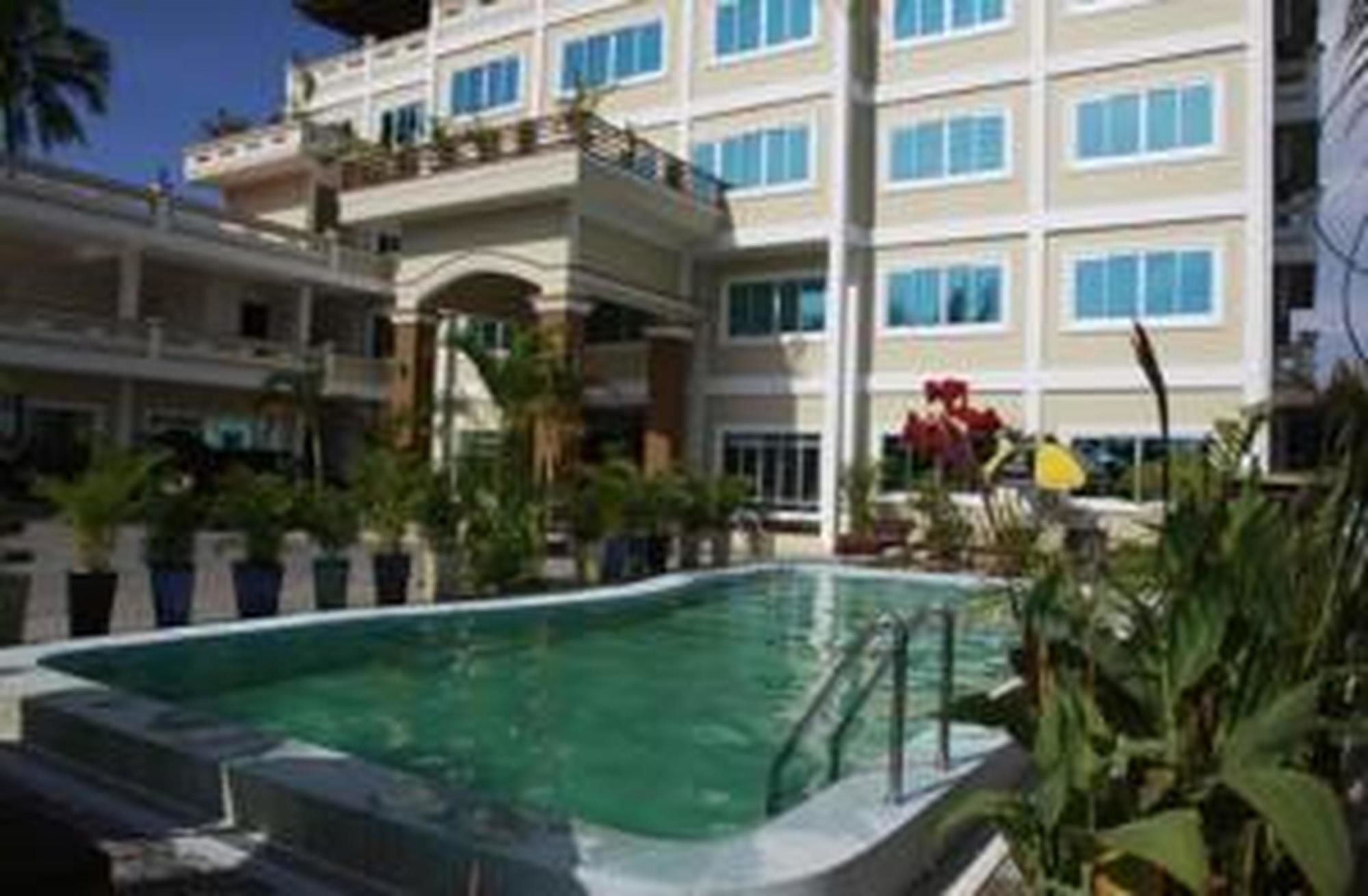 White Beach Hotel Sihanoukville Bagian luar foto