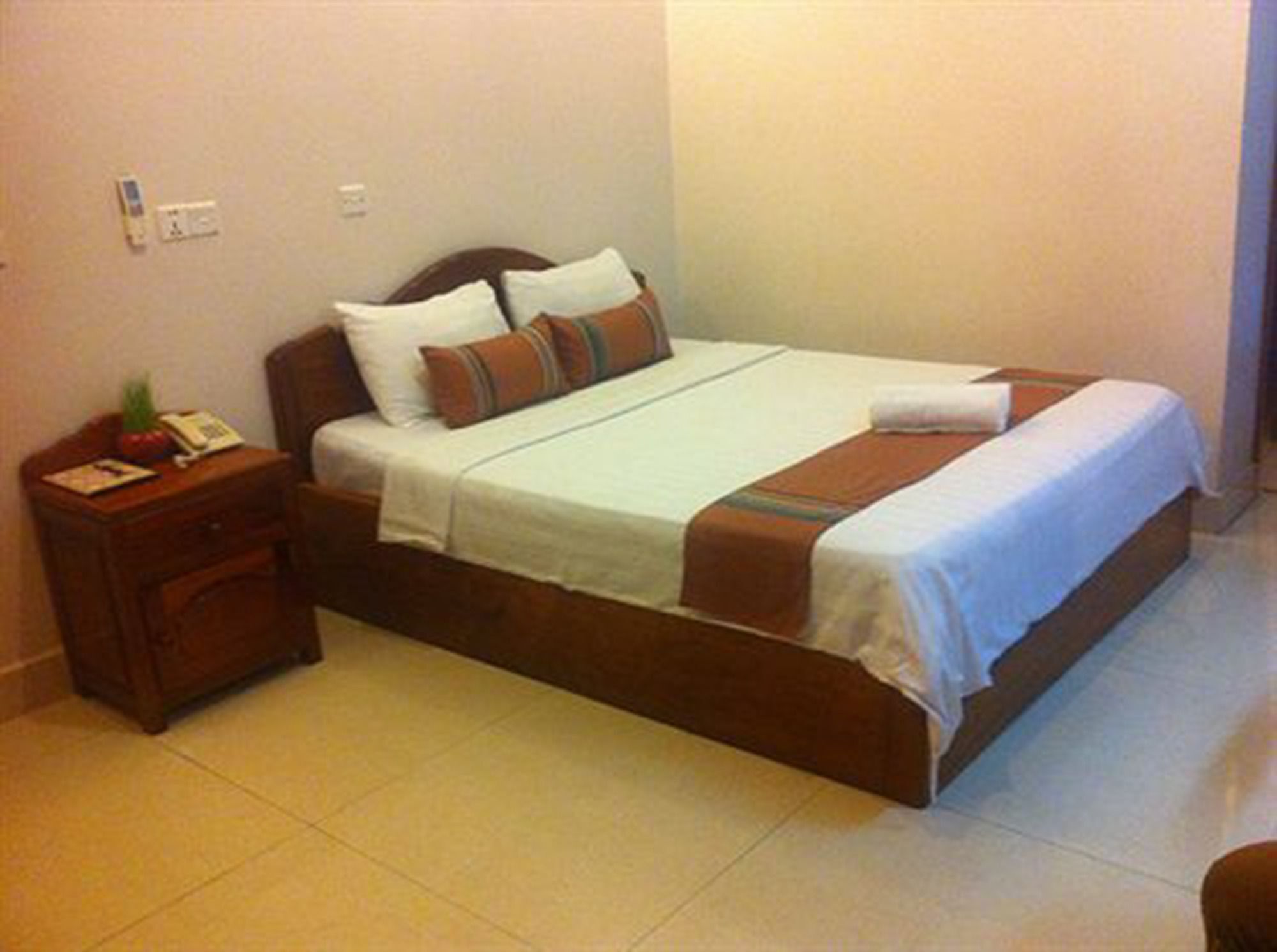 White Beach Hotel Sihanoukville Bagian luar foto